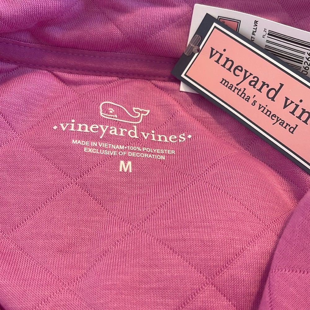 Vineyard Vines Fuchsia Quilted Pullover Size Medium NWT - Picture 4 of 4